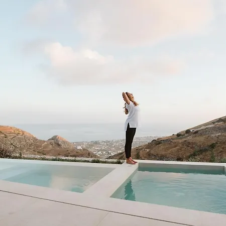 Villa Santorini Sky, The Retreat *