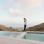 Villa Santorini Sky, The Retreat *