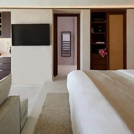 Santorini Sky, The Retreat